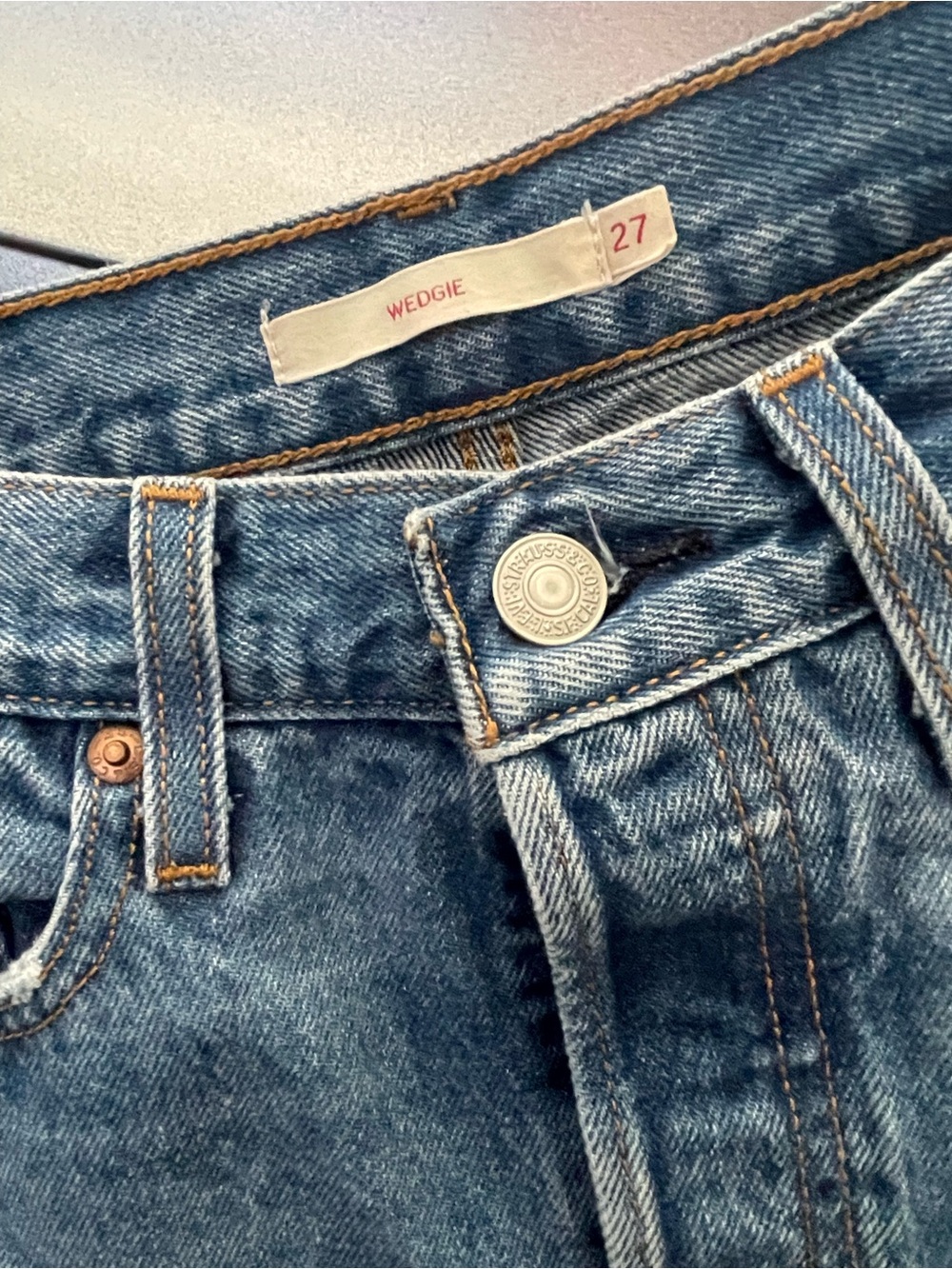 Signature by Levi Strauss Women's Blue wedgie Straight Distressed Jeans